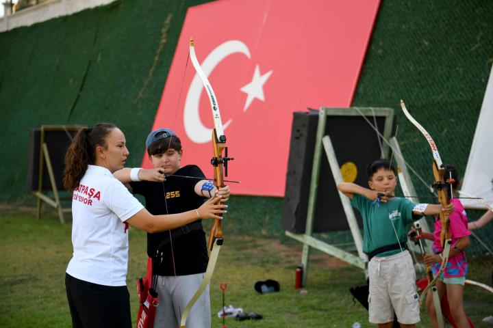 Muratpaşa’da çocuklar hedefe odaklanıyor